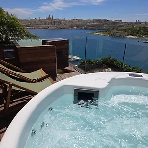 Unique Seafront Triplex Penthouse With Panoramic Bedroom & Rooftop Jacuzzi Overlooking Valletta Sliema